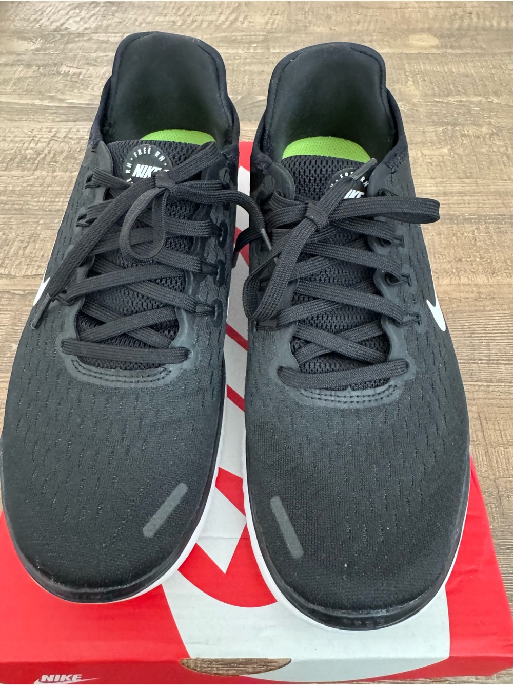 Nike Women’s Black/White Free RN - Picture 5 of 7